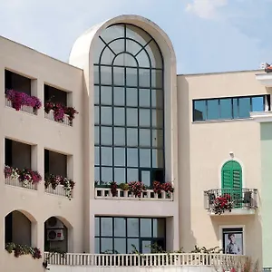 4* מלון Bellevue