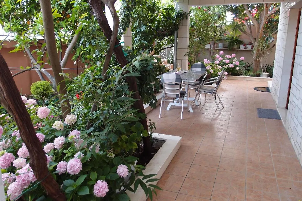 Apartments Mira Trogir