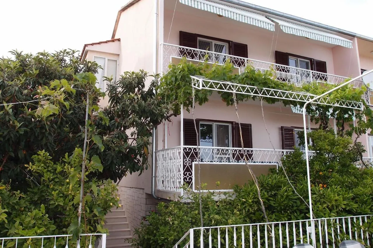 Apartments Mira location